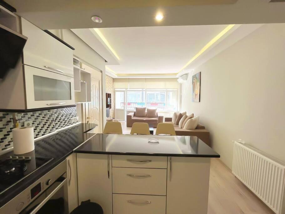 House In The Center Of Kadikoy Апартаменты
